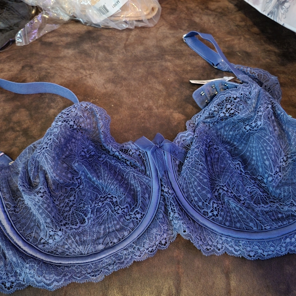 Adore Me lingere set
